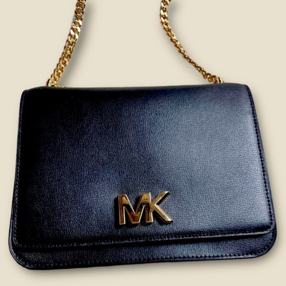 Michael Kors Mott Crossbody black gold logo wt strap chain Women Unisex Leather.